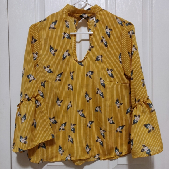 💖3/$25💖 Yellow Floral Print Bell Sleeve Blouse - Picture 1 of 4